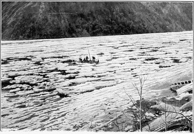 LE YUKON PRS DE DAWSON, AU MOMENT DE LA DBCLE DES
GLACES.—D'APRS UNE PHOTOGRAPHIE DE LA ROCHE,  SEATTLE.